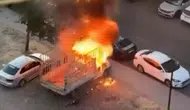Diyarbakır'da park halindeki kamyonet yanarak küle döndü