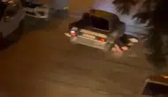 Şanlıurfa'da tehlikeli yolculuk : Arabanın altında kalmaktan son anda kurtuldu