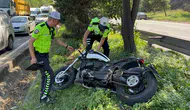 Motosiklet kamyona çarptı : 2 kişi yaralandı