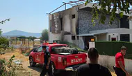 Milas'ta evin bitişiğindeki odunlar alev alev yandı