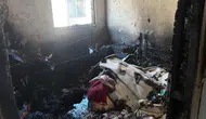 Antalya'da 3 katlı apartmanda yangın : Bir evin iki odası tamamen yandı