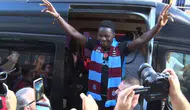 Trabzonspor’un yeni golcüsü Franculino Dju, taraftarlarla buluştu