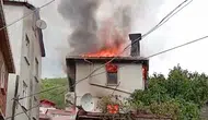 Kastamonu Cide'de iki katlı evde yangın çıktı