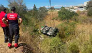 İzmir Kemalpaşa'da feci kaza : Virajı alamayan otomobil akarsu havzasına uçtu