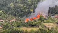 Kastamonu'da bir evde çıkan yangın 3 eve daha sıçradı