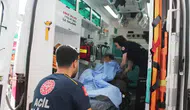 Aksaray'da arıdan korkup ağaçtan düşen çocuğun koluna demir saplandı