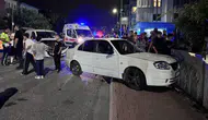Kayseri'de ticari araçla çarpışan otomobil, bina duvarına çarparak durabildi