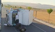 Batman Hasankeyf'te kamyonet devrildi : 2 yaralı