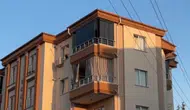 Aksaray'da 5'inci katın camından düşen genç kız ağır yaralandı