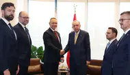 Cumhurbaşkanı Erdoğan'a New York'ta sürpriz hediye : Polonya Cumhurbaşkanı Nawrocki kılıç verdi