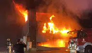 Esenyurt'ta oto lastikçi dükkanında çıkan yangın 5 iş yerine sıçradı