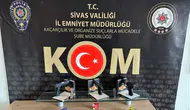 Sivas merkezli 4 ilde eş zamanlı baskın ! Çok sayıda ruhsatsız tabanca ele geçirildi : 2 tutuklama