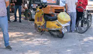 Bursa'da motosiklet 2 otomobille çarpıştı : Sürücü yaralandı