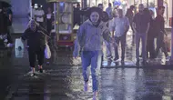 Ankara’da akşam sağanağı trafiği kilitledi :