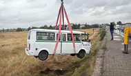 Otomobil ile çarpışan minibüs tarlaya uçtu, 1 yaralı
