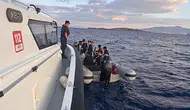 İzmir açıklarında 56 düzensiz göçmen yakalandı