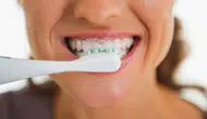 Diş fırçaladıktan sonra ağzı suyla çalkalamak doğru mu ?