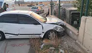 Karaman’da kavşakta iki otomobil çarpıştı : 3 kişi yaralandı