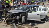 Bursa'da otomobil bariyerlere çarptı : 3 yaralı