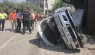 Hatay'da feci kaza : Takla atan otomobil trafoya çarparak durdu, 4 kişi yaralandı