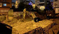 Kocaeli'de temel kazısı sırasında toprak kayması : 2 bina tedbir amacıyla tahliye edildi