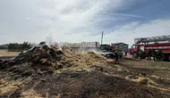 Bolu'da saman balyalarında çıkan yangın traktör ve römorku küle çevirdi