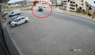 Bursa'da hafriyat kamyonu karşı şeride geçti: Kaza anı güvenlik kamerasında