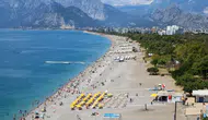 Balıkçılar hareketsiz yatan kişiyi fark etti !