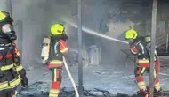 Balıkesir'de bir sitenin deposunda yangın çıktı