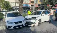 Samsun'da karşı şeride geçen otomobil, bir araca çarptı : 2 yaralı