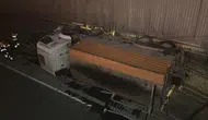 İBB asfalt kamyonu Avcılar'da alt geçit yoluna düştü