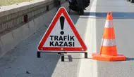 Karaman’da feci kaza ! Park halindeki otomobile çarpan araç ters döndü