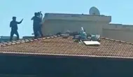 Gaziantep’te 5 katlı binanın çatısında tehlikeli kavga