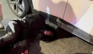 Bursa'da ters yöne girip polise ve gazetecilere saldıran alkollü kadın tutuklandı
