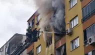 Denizli'de 7 katlı apartmanda yangın : 1'i yatalak hasta 2 kişi hastaneye kaldırıldı