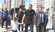 Kayseri İl Emniyet Müdürü, şehit polisin çocuğunu okulun ilk gününde yalnız bırakmadı