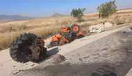 Karaman'da kamyonet ile traktör çarpıştı : Traktör ikiye bölündü, 1'i ağır 2 yaralı