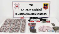 Antalya'da uyuşturucu operasyonu : 6 kilo 850 gram skunk ve çok sayıda suç aleti yakalandı
