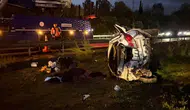 Sakarya’da otomobil devrildi : Ölü ve yaralılar var