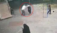 İmam ve müezzin cami avlusunda tekme tokat kavga etti