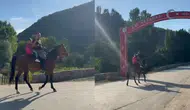 Tokat'ta renkli görüntü : Birinci sınıfa başlayan yeğenini okula atla götürdü