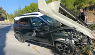 Söke'de kontrolden çıkan otomobil bariyere çarptı: 1 yaralı