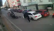 Bursa'da yola koşan küçük çocuğa motosiklet böyle çarptı