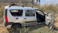 Afyonkarahisar Bolvadin'de otomobil şarampole girdi : 2 kişi yaralandı