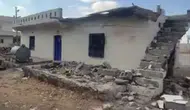 Şanlıurfa sallandı ! Hilvan'da 5,4'lük deprem sonrası hasar gören ev kameralara yansıdı