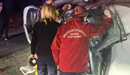 Balıkesir'de otomobil şarampole devrildi : 2 kişi yaralandı
