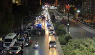 Manisa'da makas atan otomobil devrildi : Sürücü aracını bırakıp kaçtı