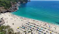 Alanya'da sıcak hava sahilleri doldurdu