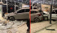 Adana’da ilginç kaza : İki otomobil peş peşe aynı mağazaya girdi