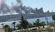 İzmir Aliağa'da gemi söküm tesislerindeki hurdalık deposunda yangın çıktı